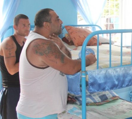 Aproximativ 1.000 de deţinuţi, între care Borcea şi Becali, au votat la Poarta Albă